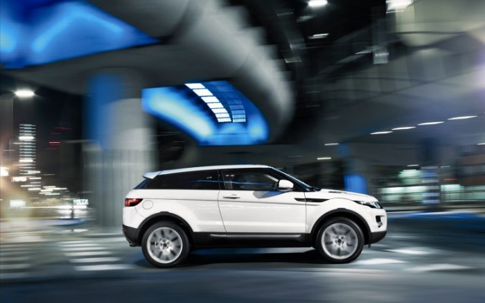 Новые силовые агрегаты в  Range Rover Evoque более экономичные, хотя и более мощные